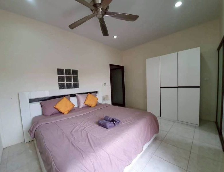 Townhouse 2 Story 4 Bed, 5 Bath 18 SQW. @ Pratamnak Hill Soi 5