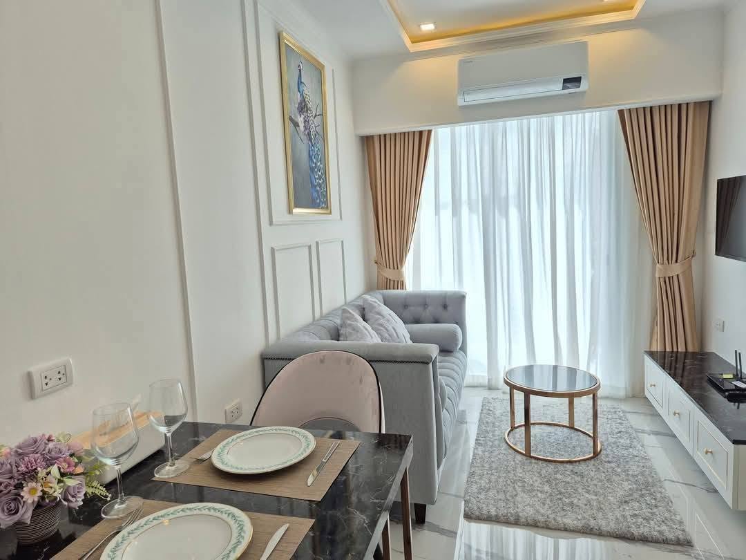 Convenient Access Condo 1 Bed, 1Bath 32 SQM. @ The Empire Tower Pattaya
