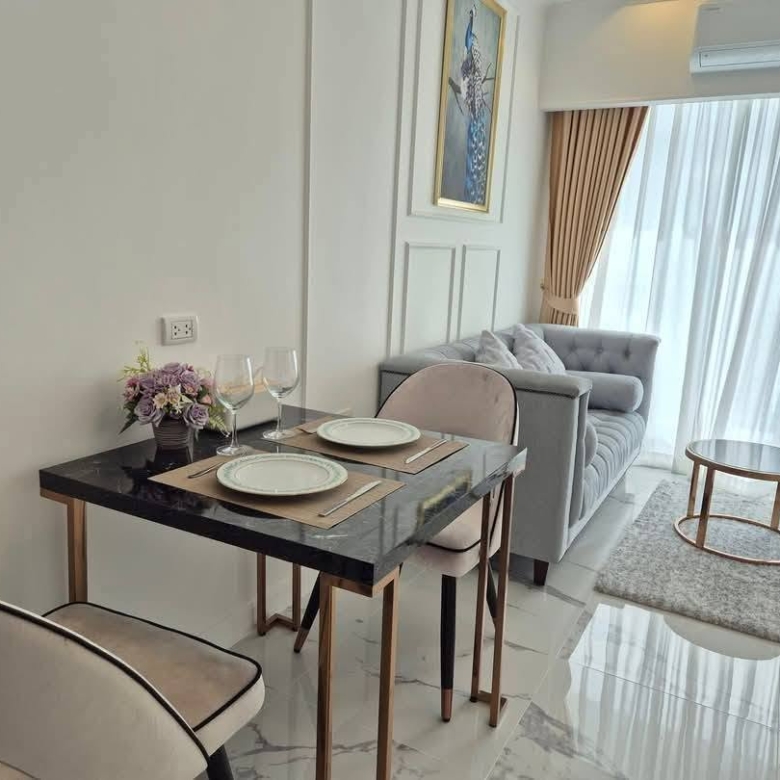 Convenient Access Condo 1 Bed, 1Bath 32 SQM. @ The Empire Tower Pattaya