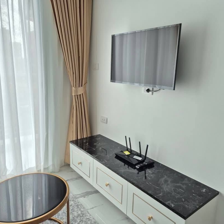 Convenient Access Condo 1 Bed, 1Bath 32 SQM. @ The Empire Tower Pattaya