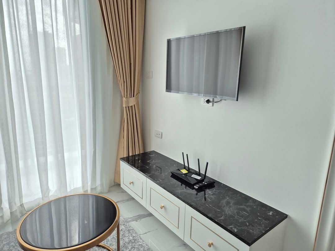 Convenient Access Condo 1 Bed, 1Bath 32 SQM. @ The Empire Tower Pattaya