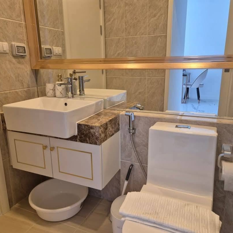Convenient Access Condo 1 Bed, 1Bath 32 SQM. @ The Empire Tower Pattaya