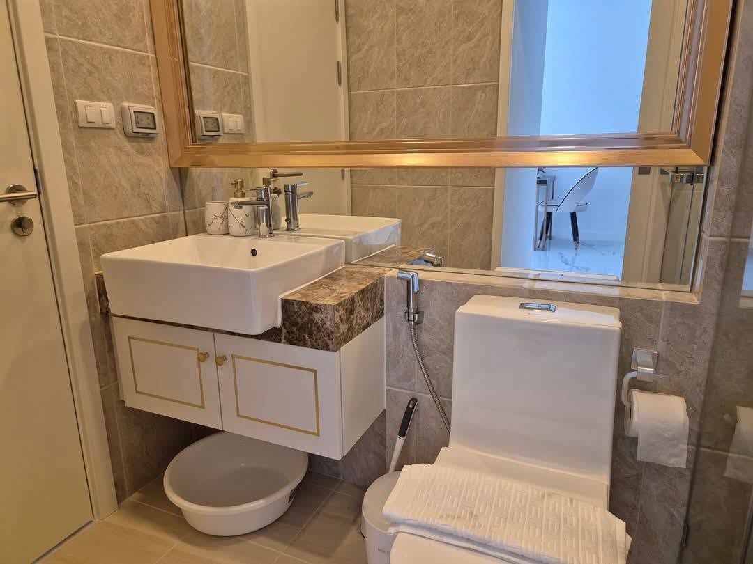 Convenient Access Condo 1 Bed, 1Bath 32 SQM. @ The Empire Tower Pattaya