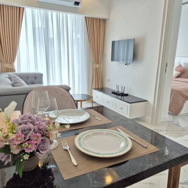 Convenient Access Condo 1 Bed, 1Bath 32 SQM. @ The Empire Tower Pattaya