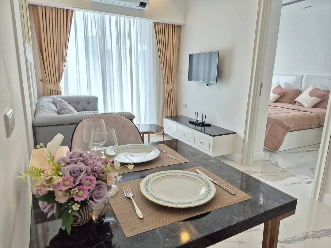 Convenient Access Condo 1 Bed, 1Bath 32 SQM. @ The Empire Tower Pattaya