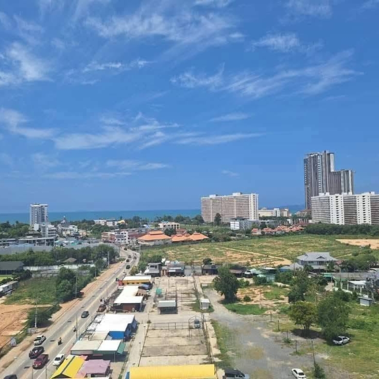 Convenient Access Condo 1 Bed, 1Bath 32 SQM. @ The Empire Tower Pattaya