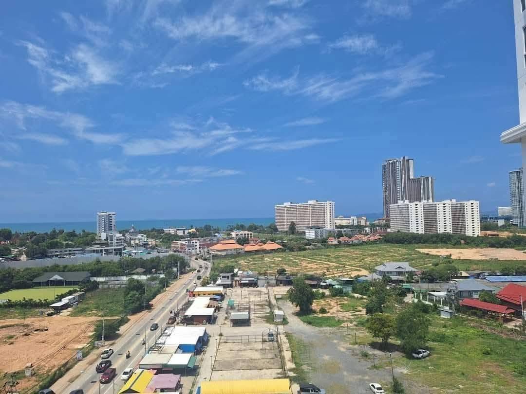 Convenient Access Condo 1 Bed, 1Bath 32 SQM. @ The Empire Tower Pattaya