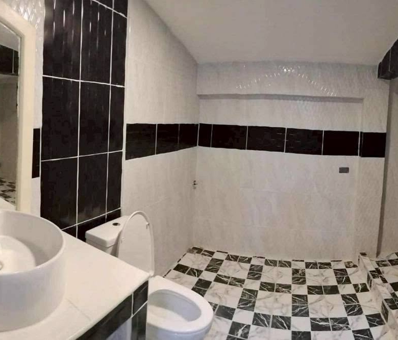 Newly Renovated House & Office 5 Bed, 4 Bath 110 SQW. @ Wanthana Village