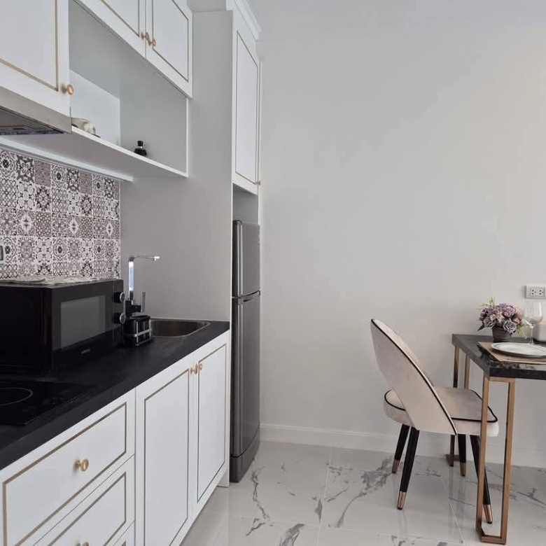 Convenient Access Condo 1 Bed, 1Bath 32 SQM. @ The Empire Tower Pattaya