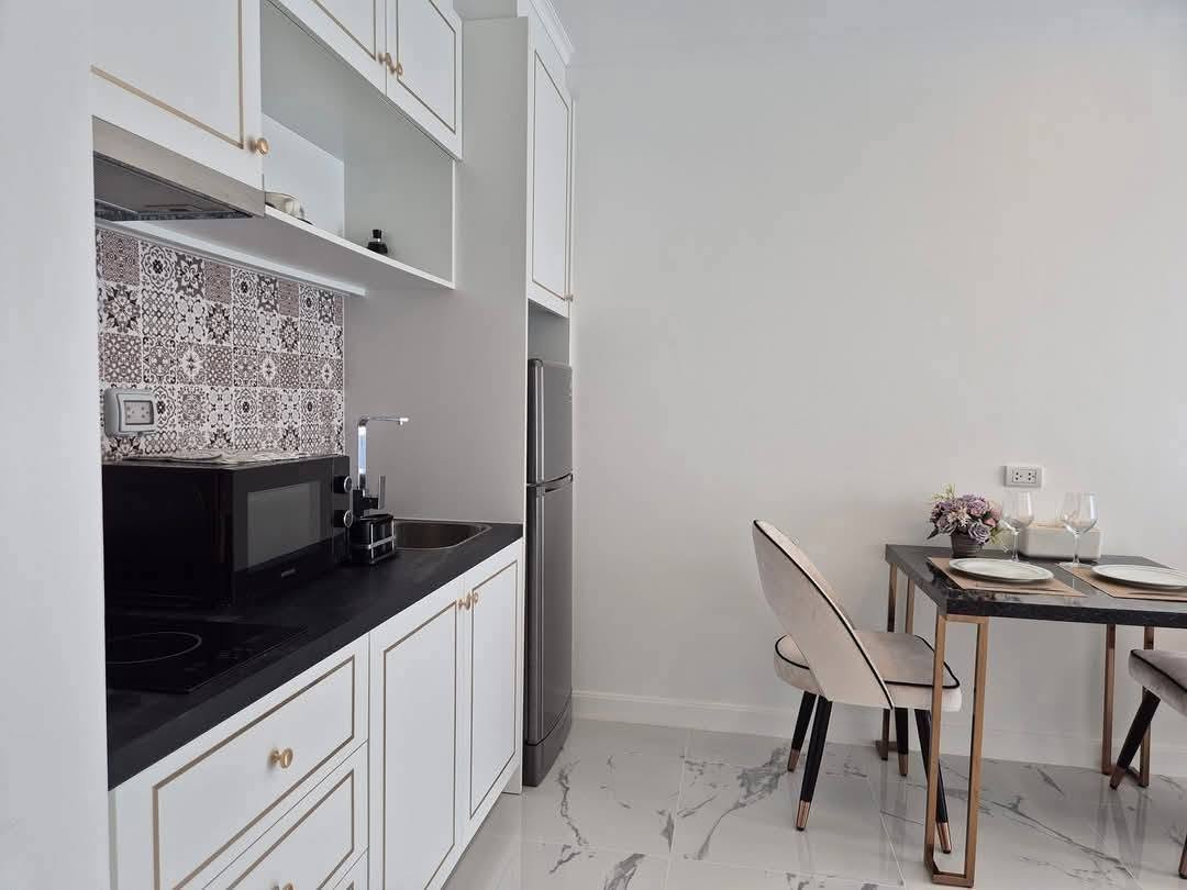 Convenient Access Condo 1 Bed, 1Bath 32 SQM. @ The Empire Tower Pattaya