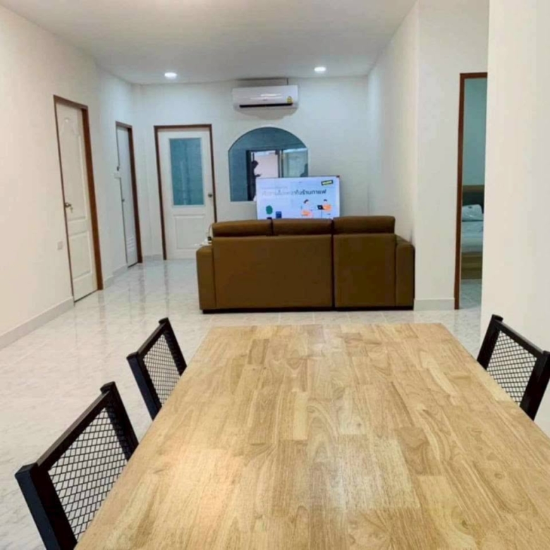 Newly Renovated House & Office 5 Bed, 4 Bath 110 SQW. @ Wanthana Village