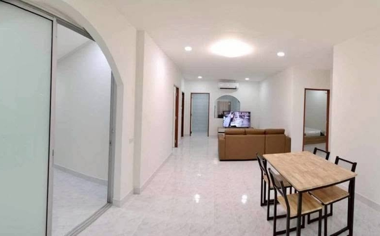 Newly Renovated House & Office 5 Bed, 4 Bath 110 SQW. @ Wanthana Village