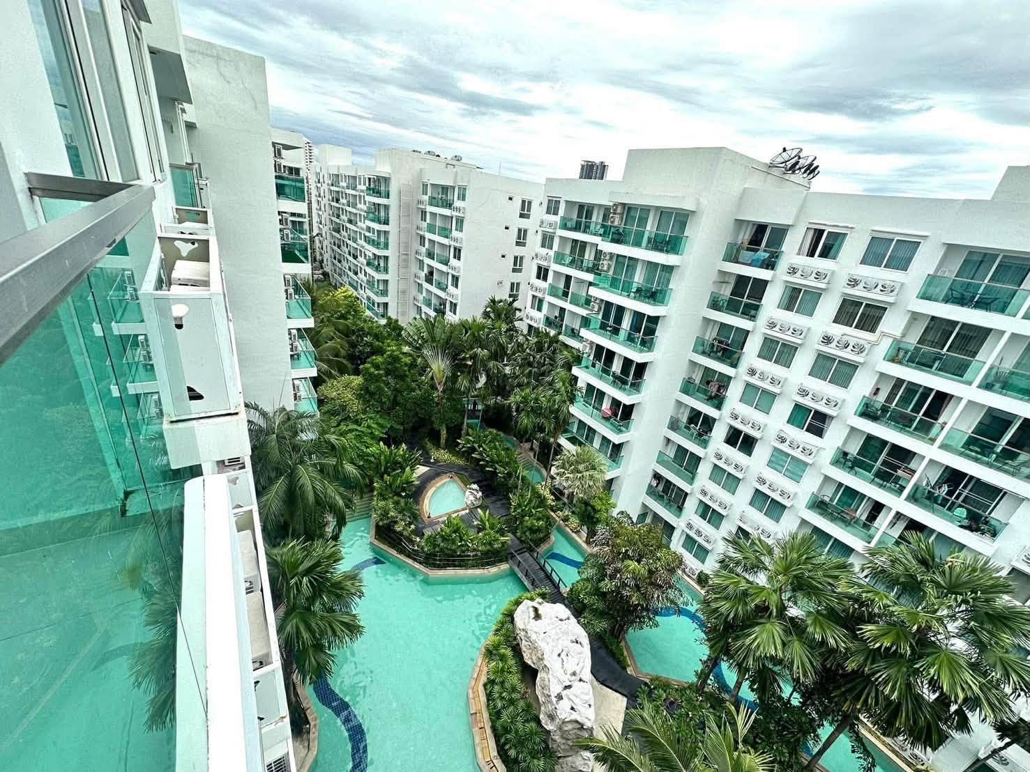 Contemporary Studio 35.37 SQM. @Amazon Condo Pattaya