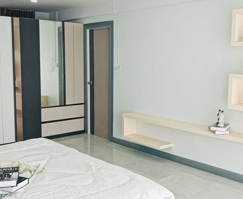 Luxury Style Decoration Condo 3 Bed, 2 Bath 156 SQM. @ Thepprasit Housing Authority