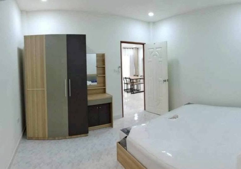 Newly Renovated House & Office 5 Bed, 4 Bath 110 SQW. @ Wanthana Village