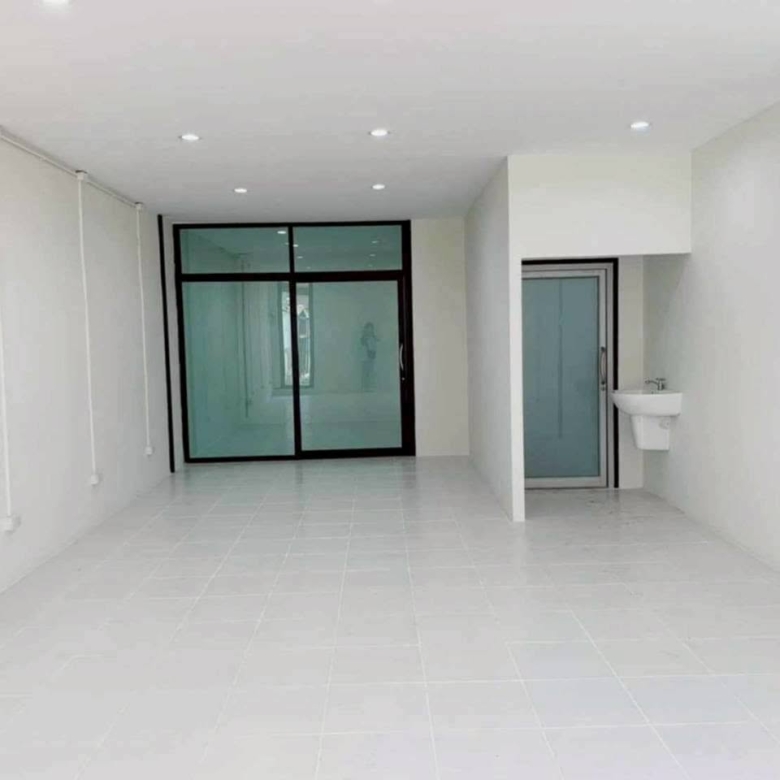 Newly Renovated House & Office 5 Bed, 4 Bath 110 SQW. @ Wanthana Village