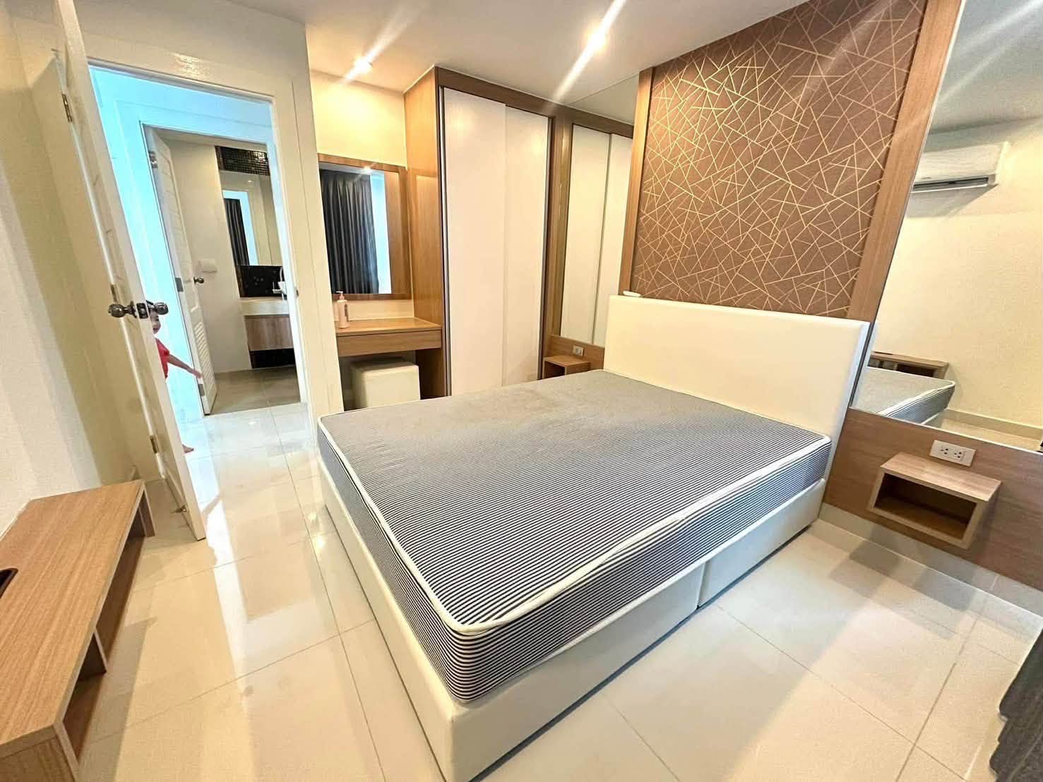 Contemporary Studio 35.37 SQM. @Amazon Condo Pattaya