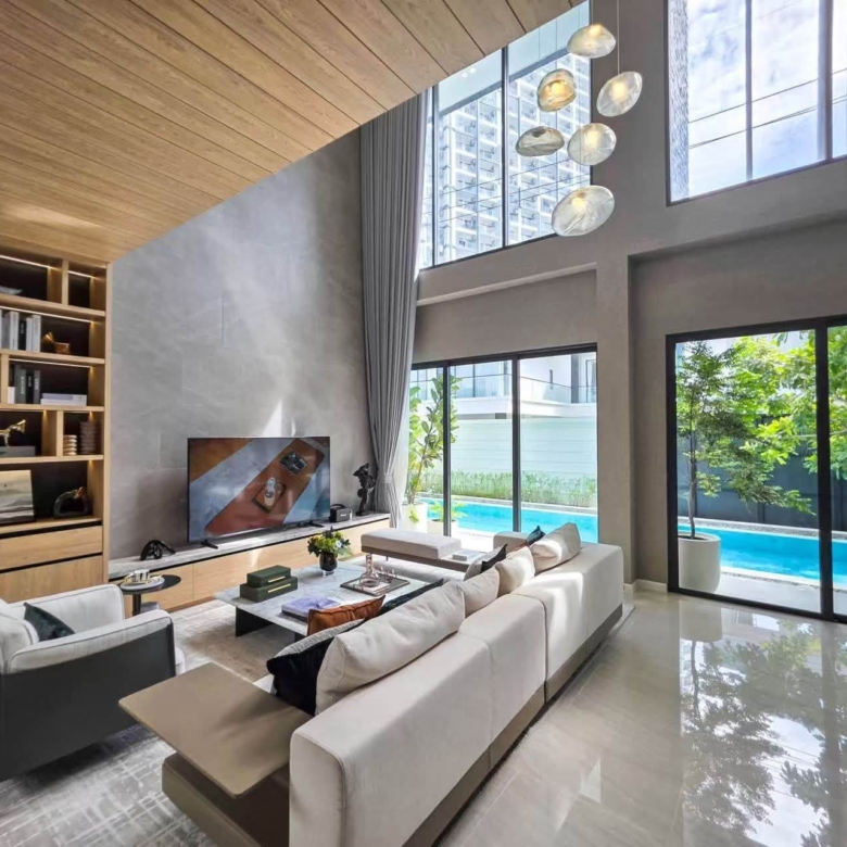 Luxury Pool Villa 4 Bed, 5 Bath 87.8 SQW. @ Luxury Vista Villas