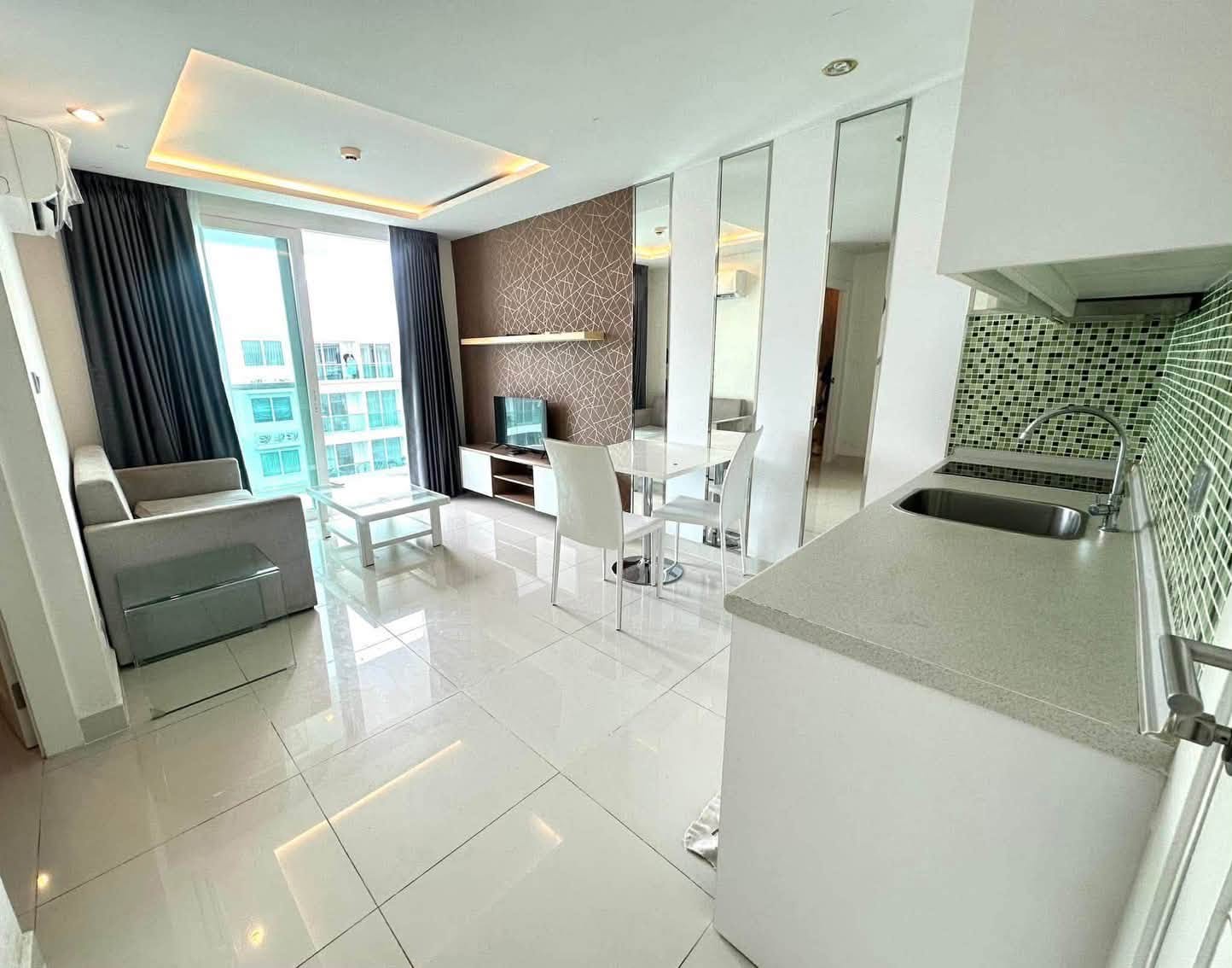 Contemporary Studio 35.37 SQM. @Amazon Condo Pattaya