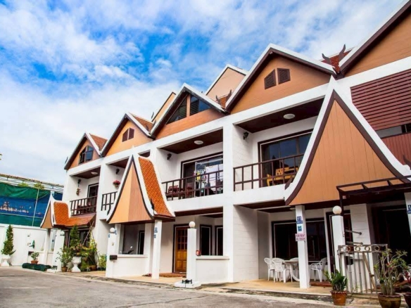 Good Location Townhouse 4 Bed, 5 Bath 18 SQW. @ Pratamnak Hill Soi 5