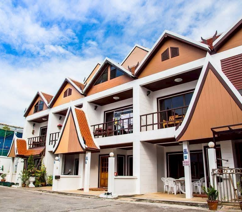 Good Location Townhouse 4 Bed, 5 Bath 18 SQW. @ Pratamnak Hill Soi 5