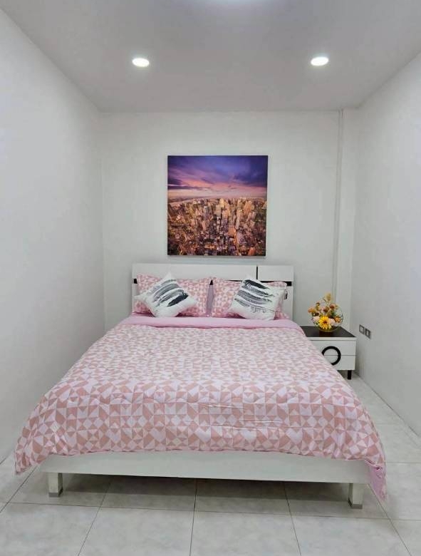 Good Location Townhouse 4 Bed, 5 Bath 18 SQW. @ Pratamnak Hill Soi 5