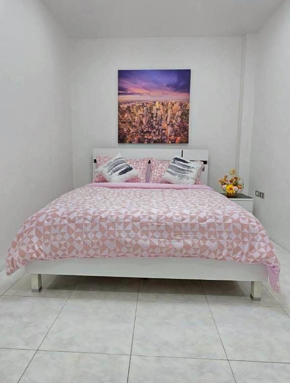 Good Location Townhouse 4 Bed, 5 Bath 18 SQW. @ Pratamnak Hill Soi 5