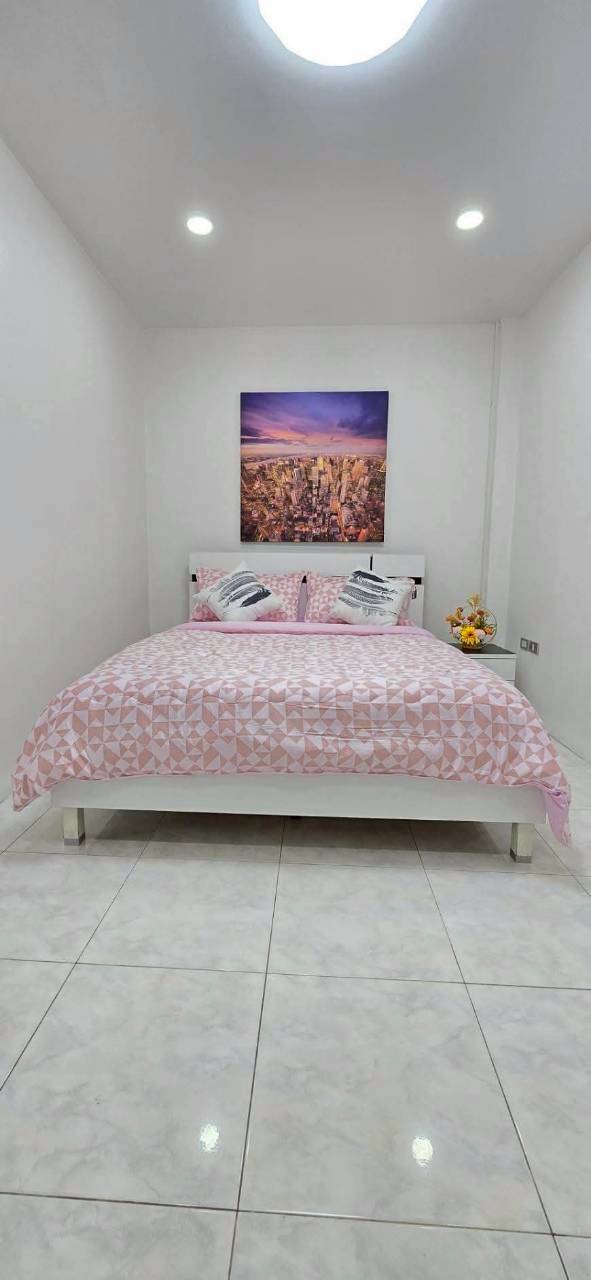 LINE_ALBUM_172026 _1_260701_13 Good Location Townhouse 4 Bed, 5 Bath 18 SQW. @ Pratamnak Hill Soi 5