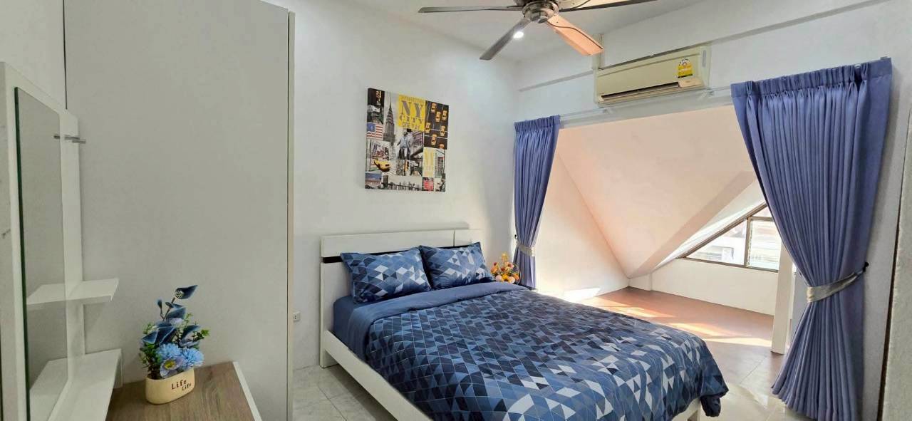 LINE_ALBUM_172026 _1_260701_15 Good Location Townhouse 4 Bed, 5 Bath 18 SQW. @ Pratamnak Hill Soi 5