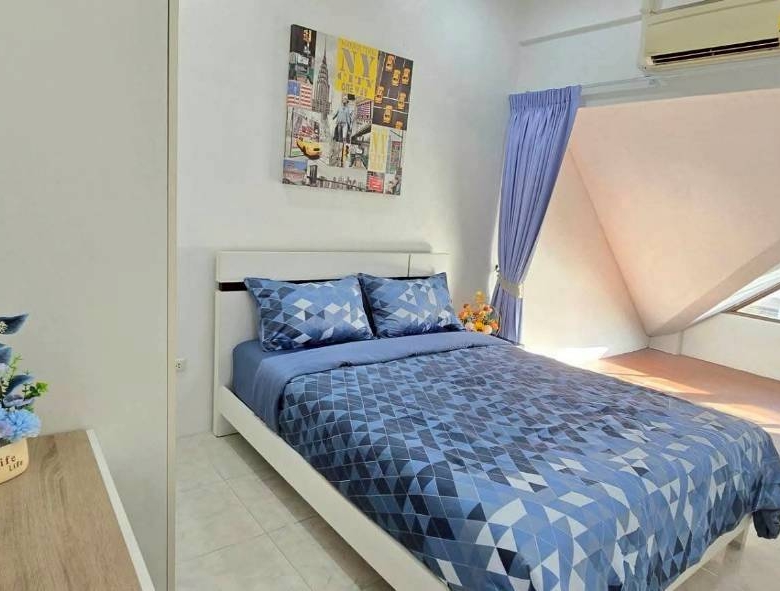 Good Location Townhouse 4 Bed, 5 Bath 18 SQW. @ Pratamnak Hill Soi 5