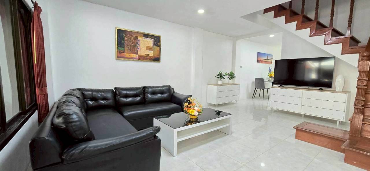 LINE_ALBUM_172026 _1_260701_17 Good Location Townhouse 4 Bed, 5 Bath 18 SQW. @ Pratamnak Hill Soi 5