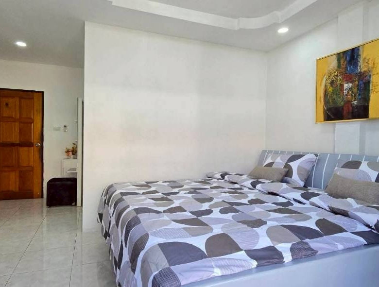 Good Location Townhouse 4 Bed, 5 Bath 18 SQW. @ Pratamnak Hill Soi 5