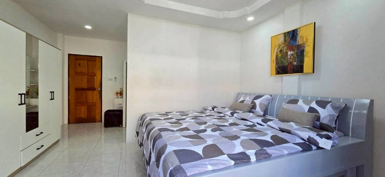 LINE_ALBUM_172026 _1_260701_18 Good Location Townhouse 4 Bed, 5 Bath 18 SQW. @ Pratamnak Hill Soi 5