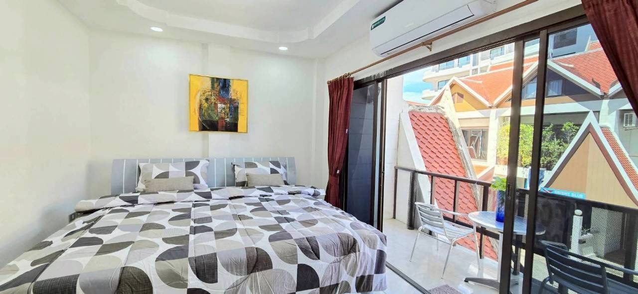 LINE_ALBUM_172026 _1_260701_20 Good Location Townhouse 4 Bed, 5 Bath 18 SQW. @ Pratamnak Hill Soi 5