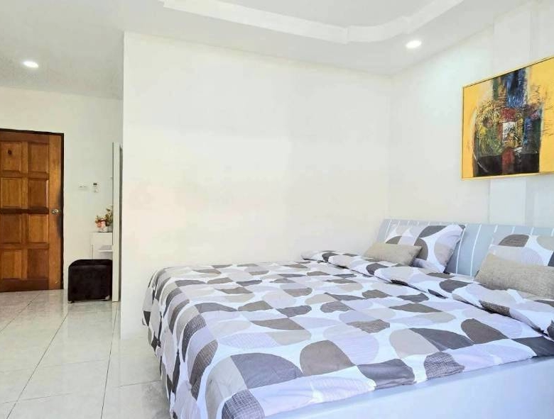 Good Location Townhouse 4 Bed, 5 Bath 18 SQW. @ Pratamnak Hill Soi 5