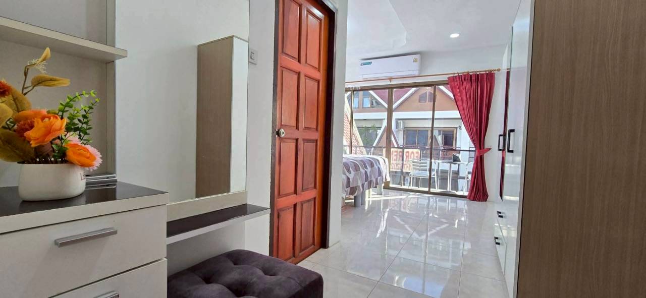 LINE_ALBUM_172026 _1_260701_23 Good Location Townhouse 4 Bed, 5 Bath 18 SQW. @ Pratamnak Hill Soi 5