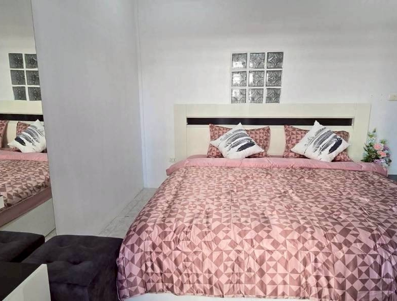 Good Location Townhouse 4 Bed, 5 Bath 18 SQW. @ Pratamnak Hill Soi 5