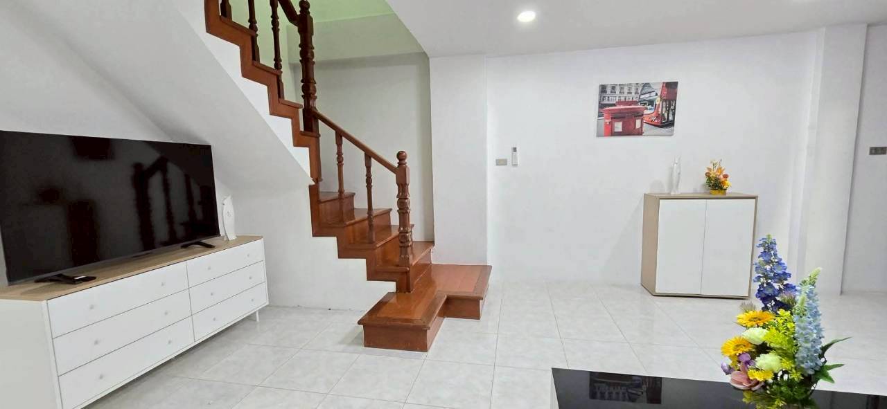LINE_ALBUM_172026 _1_260701_29 Good Location Townhouse 4 Bed, 5 Bath 18 SQW. @ Pratamnak Hill Soi 5