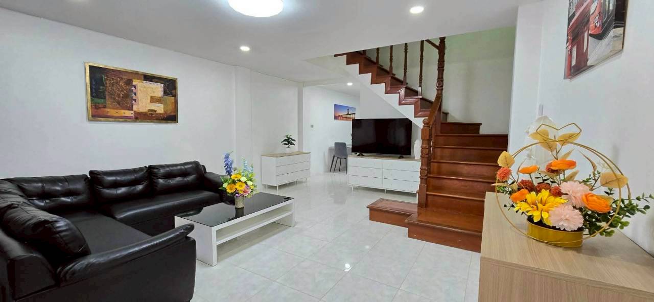 LINE_ALBUM_172026 _1_260701_3 Good Location Townhouse 4 Bed, 5 Bath 18 SQW. @ Pratamnak Hill Soi 5