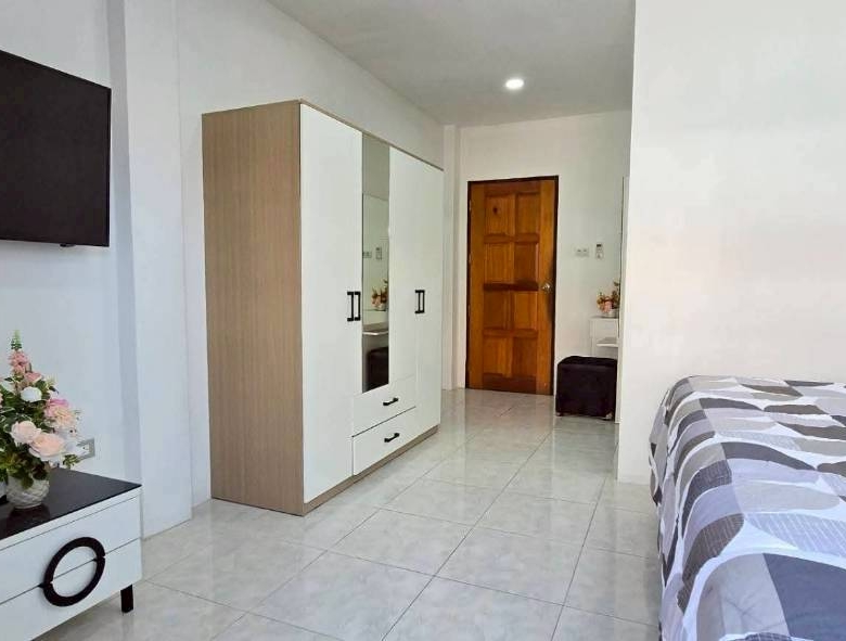 Good Location Townhouse 4 Bed, 5 Bath 18 SQW. @ Pratamnak Hill Soi 5