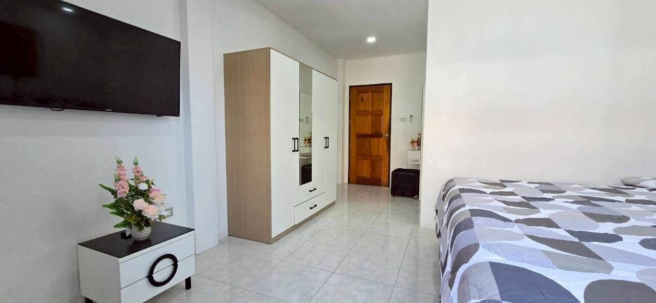 LINE_ALBUM_172026 _1_260701_30 Good Location Townhouse 4 Bed, 5 Bath 18 SQW. @ Pratamnak Hill Soi 5