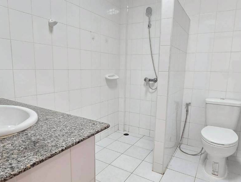 Good Location Townhouse 4 Bed, 5 Bath 18 SQW. @ Pratamnak Hill Soi 5