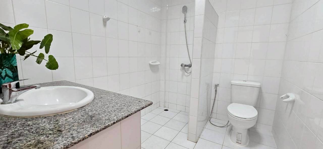 LINE_ALBUM_172026 _1_260701_31 Good Location Townhouse 4 Bed, 5 Bath 18 SQW. @ Pratamnak Hill Soi 5