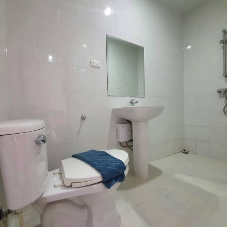 Good Location Townhouse 4 Bed, 5 Bath 18 SQW. @ Pratamnak Hill Soi 5