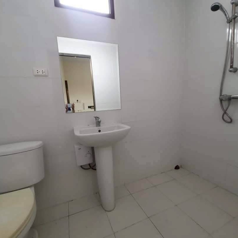 Good Location Townhouse 4 Bed, 5 Bath 18 SQW. @ Pratamnak Hill Soi 5