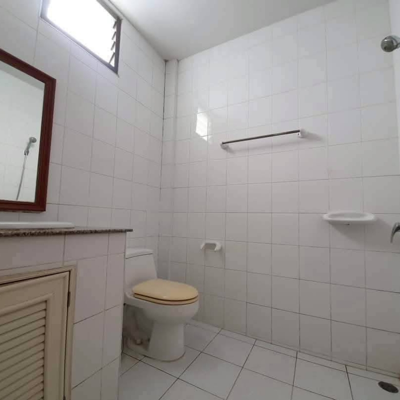 Good Location Townhouse 4 Bed, 5 Bath 18 SQW. @ Pratamnak Hill Soi 5