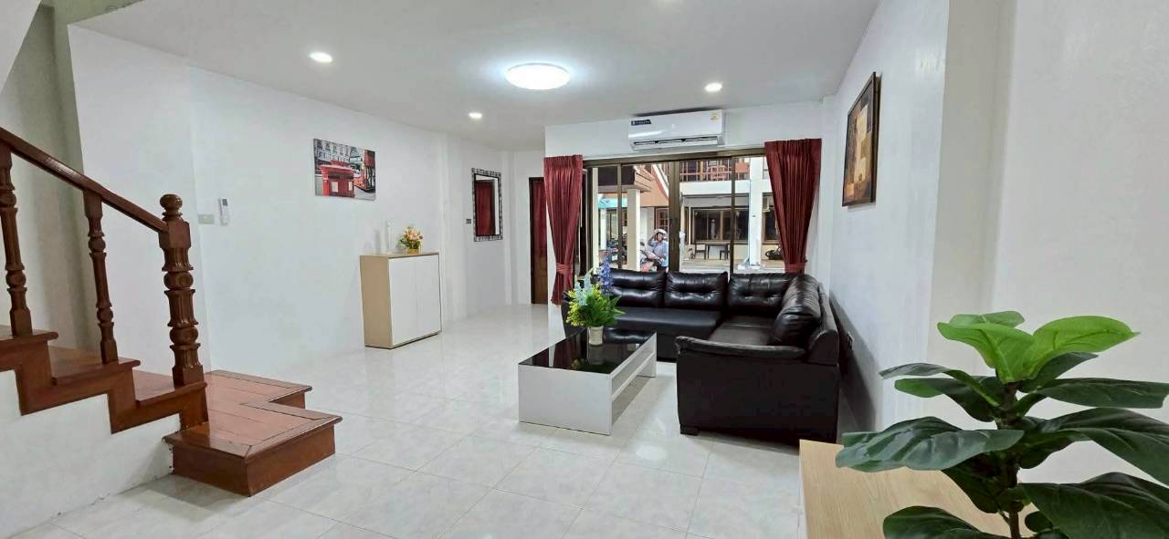 LINE_ALBUM_172026 _1_260701_4 Good Location Townhouse 4 Bed, 5 Bath 18 SQW. @ Pratamnak Hill Soi 5