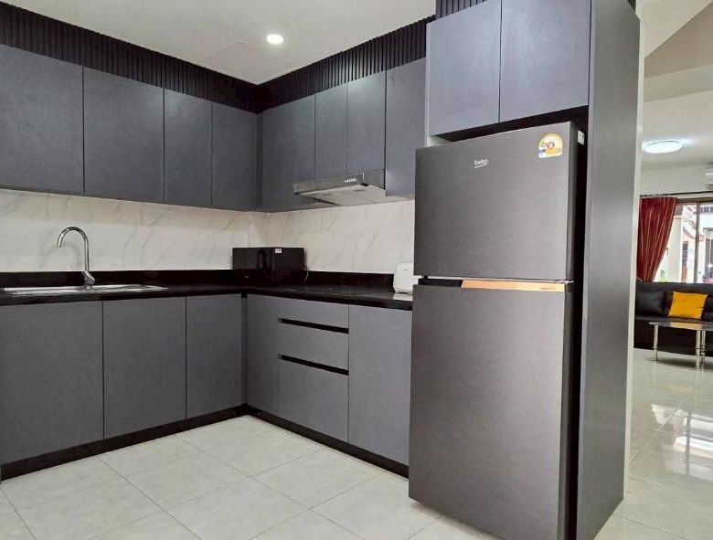 Good Location Townhouse 4 Bed, 5 Bath 18 SQW. @ Pratamnak Hill Soi 5