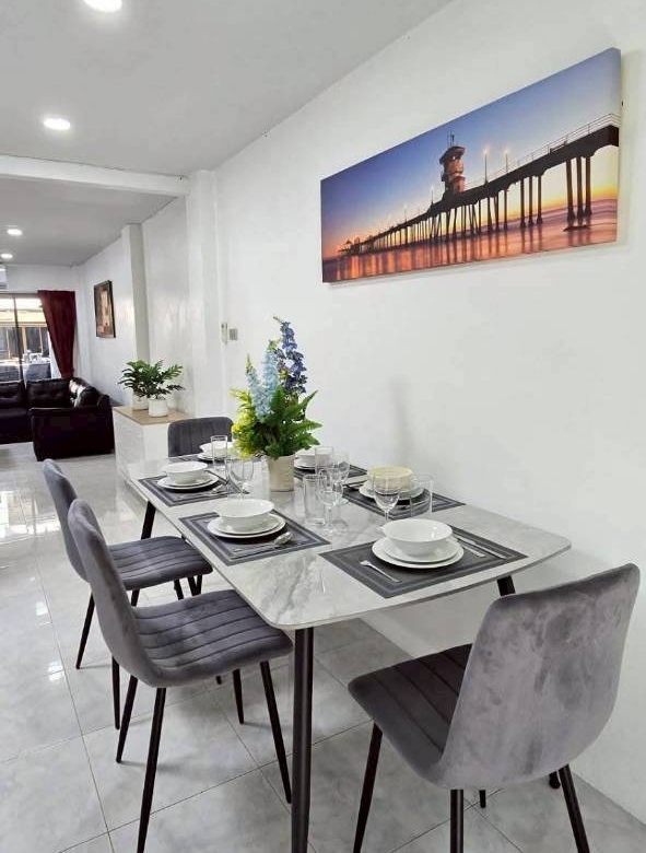Good Location Townhouse 4 Bed, 5 Bath 18 SQW. @ Pratamnak Hill Soi 5
