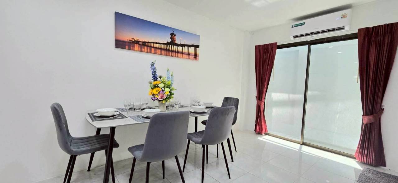 LINE_ALBUM_172026 _1_260701_8 Good Location Townhouse 4 Bed, 5 Bath 18 SQW. @ Pratamnak Hill Soi 5